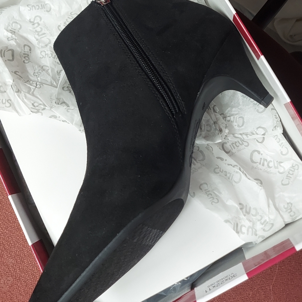 Circus by Sam waterproof suede throughout including heel x grip bottoms